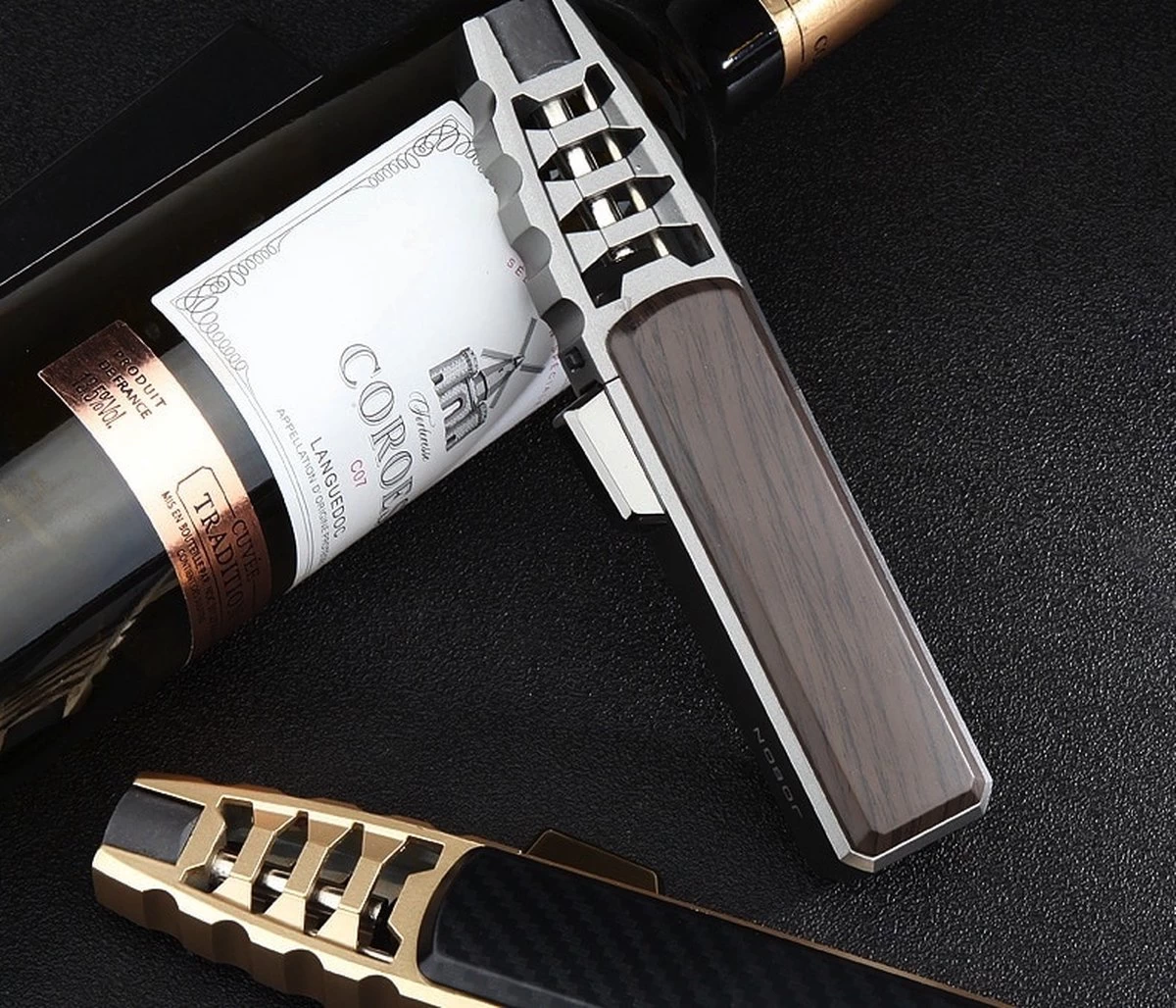 Merkloos Turbo Jetflame Aansteker - Gasbrander - Vuurwerk Torch - Crème Brûlée Brander - BBQ En Sigaren Aansteker - Windproof - Carbon Met Goudkleurige Metalen Behuizing 8 Merkloos Turbo Jetflame Aansteker - Gasbrander - Vuurwerk Torch - Crème Brûlée Brander - BBQ En Sigaren Aansteker - Windproof - Carbon Met Goudkleurige Metalen Behuizing - Afbeelding 8