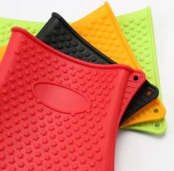 Merkloos Hittebestendige Siliconen Ovenwant - Antislip BBQ & Keuken Handschoenen - 2 Stuks - Rood -Thuis-BBQ 1200x1180 2