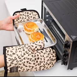 Ovenwanten Leopard - Luipaard - Design - Print - Ovenwanten - Pannenlap - Panterprint - Oven - Warmtebestendig - Hittebestendig - Keuken - Koken - Pannenlappen En Ovenwanten - Pannenlappen Set - 2 Stuks - Ovenhandschoenen - Oven Glove - Pot Pad -