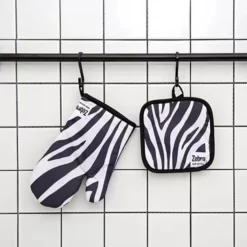 Ovenwanten Leopard - Luipaard - Design - Print - Ovenwanten - Pannenlap - Panterprint - Oven - Warmtebestendig - Hittebestendig - Keuken - Koken - Pannenlappen En Ovenwanten - Pannenlappen Set - 2 Stuks - Ovenhandschoenen - Oven Glove - Pot Pad - -Thuis-BBQ 1200x1198 21