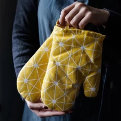 Ovenwanten Van Sophie Nordinn® - Ovenhandschoenen Lund (Raster Zwart) - Ovenwanten 2 Stuks - Katoen -Thuis-BBQ 1200x1200 518