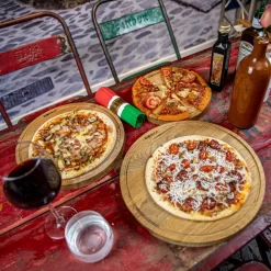 Boska Pizzaplank Friends L - BBQ Accessoires - Eikenhout - Handige Opvanggeul - Ø 34 Cm -Thuis-BBQ 1200x1200 910