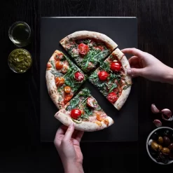 Navaris Pizzasteen XL Voor Oven En Barbecue - Rechthoekige Pizzaplaat 38 X 30 Cm - Inclusief Receptenboek - Keramisch Geglazuurd - Zwart -Thuis-BBQ 1200x1200 923