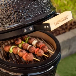 VONROC - BBQ - Kamado - 13 Inch - Ø27cm Kookoppervlak - Houtskoolbarbecue – Keramisch - Tafelmodel - Met Onderstel, Thermometer, Plate Setter & Regenhoes -Thuis-BBQ 1200x1200 96
