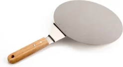 Inpro Pizzaschep RVS - Rond - Voor BBQ En Oven - Pizzaspatel - Taartschep - Houten Handvat - BBQ Gereedschap - Keukengerei - 30 Cm Diameter - Spatel -Thuis-BBQ 1200x655 1
