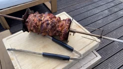 BBQ Rotisserie Kebab Spiezen Set (universele Set Geschikt Voor De Meeste Rotisseries / BBQ Spitten) -Thuis-BBQ 1200x675 11