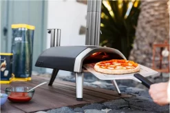 Ooni Fyra 12 Houtpellets Gestookte Pizzaoven 21 Ooni Fyra 12 Houtpellets Gestookte Pizzaoven -Thuis-BBQ 1200x799 7