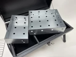 Compacte Draagbare Kolen BBQ Van Wolff BBQ - Handig Voor Op De Camping Op Het Strand Of In Een Park - Smoker Barbecue - Draagbare Lichtgewicht Bbq - Met Thermometer En Lucht Doorvoer. Laat Je Vlees Langzaam Garen. -Thuis-BBQ 1200x899 15