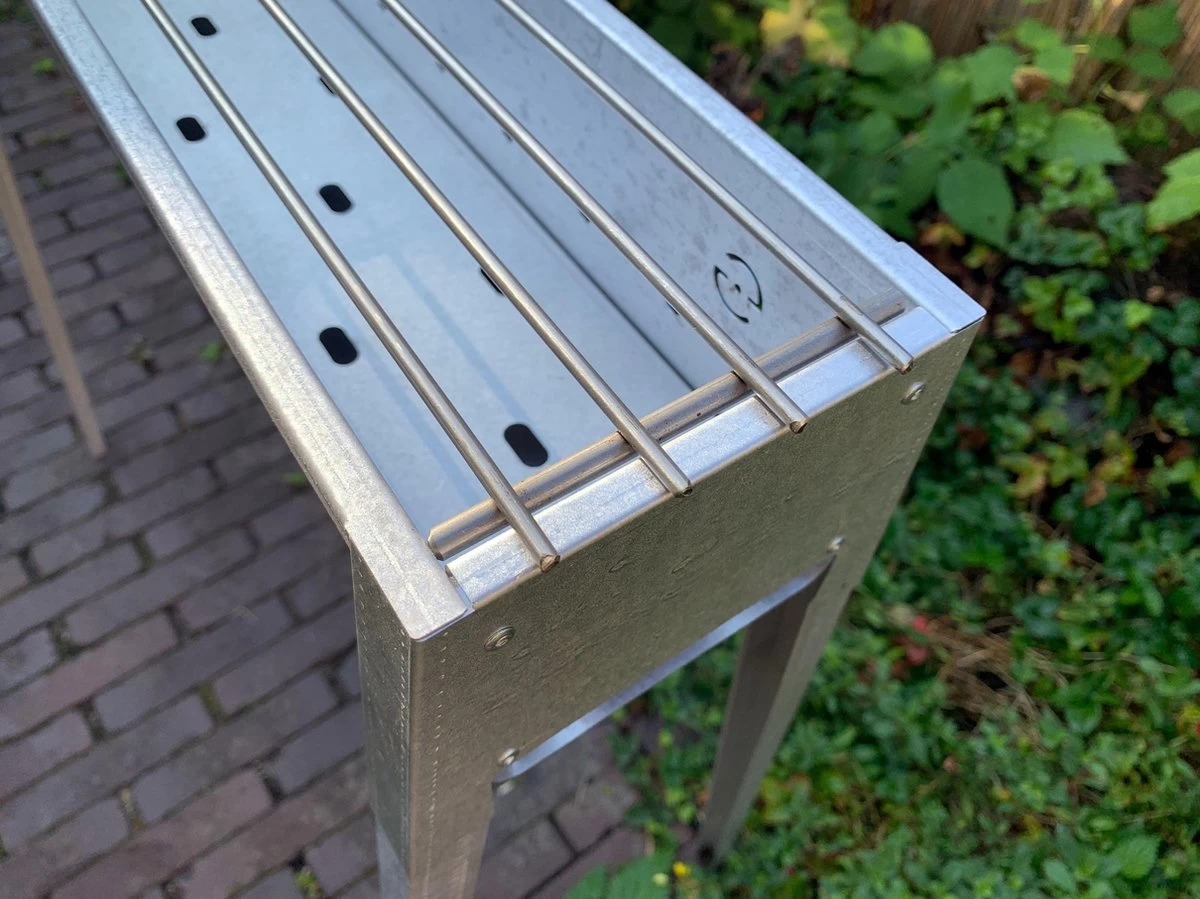 Spiedini Saté-bbq Bali 80 - Saté Houtskoolbarbecue Met Horizontaal Rooster - 80 Cm Lang, 11 Cm Breed - Materiaal: Gealuminiseerd Ijzer 5 Spiedini Saté-bbq Bali 80 - Saté Houtskoolbarbecue Met Horizontaal Rooster - 80 Cm Lang, 11 Cm Breed - Materiaal: Gealuminiseerd Ijzer - Afbeelding 5