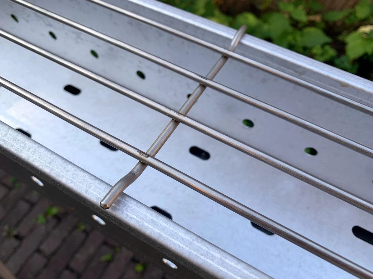 Spiedini Saté-bbq Bali 80 - Saté Houtskoolbarbecue Met Horizontaal Rooster - 80 Cm Lang, 11 Cm Breed - Materiaal: Gealuminiseerd Ijzer 7 Spiedini Saté-bbq Bali 80 - Saté Houtskoolbarbecue Met Horizontaal Rooster - 80 Cm Lang, 11 Cm Breed - Materiaal: Gealuminiseerd Ijzer - Afbeelding 7