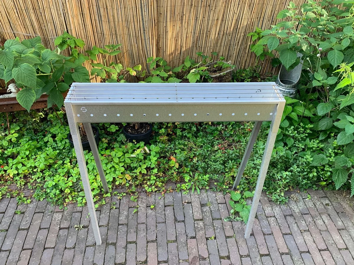 Spiedini Saté-bbq Bali 80 - Saté Houtskoolbarbecue Met Horizontaal Rooster - 80 Cm Lang, 11 Cm Breed - Materiaal: Gealuminiseerd Ijzer 18 Spiedini Saté-bbq Bali 80 - Saté Houtskoolbarbecue Met Horizontaal Rooster - 80 Cm Lang, 11 Cm Breed - Materiaal: Gealuminiseerd Ijzer - Afbeelding 18