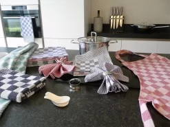 Treb Horecalinnen Schorten Sloven 2 Stuks Zwart En Wit Geblokt 60x70cm - Treb WS 9 Treb Horecalinnen Schorten Sloven 2 Stuks Zwart En Wit Geblokt 60x70cm - Treb WS -Thuis-BBQ 1200x900 31