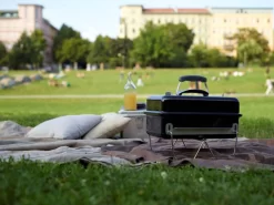 Weber Go-anywhere Houtskoolbarbecue - Zwart -Thuis-BBQ 1200x901