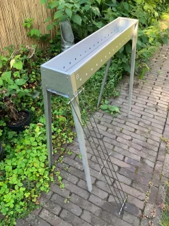 Spiedini Saté-bbq Bali 80 - Saté Houtskoolbarbecue Met Horizontaal Rooster - 80 Cm Lang, 11 Cm Breed - Materiaal: Gealuminiseerd Ijzer 33 Spiedini Saté-bbq Bali 80 - Saté Houtskoolbarbecue Met Horizontaal Rooster - 80 Cm Lang, 11 Cm Breed - Materiaal: Gealuminiseerd Ijzer -Thuis-BBQ 899x1200 1