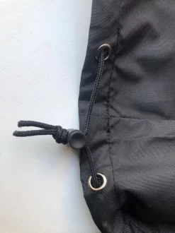 Merkloos Kamado BBQ Large Beschermhoes Cover Tot 25" Inch - Hoes Zwart Groot - O.a. Big Green Egg, Grill Guru, Kamado Joe Classic, Patton, The Bastard, Takumi, Tarrington House -Thuis-BBQ 899x1200 18