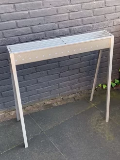 Spiedini Saté-bbq Bali 80 - Saté Houtskoolbarbecue Met Horizontaal Rooster - 80 Cm Lang, 11 Cm Breed - Materiaal: Gealuminiseerd Ijzer 35 Spiedini Saté-bbq Bali 80 - Saté Houtskoolbarbecue Met Horizontaal Rooster - 80 Cm Lang, 11 Cm Breed - Materiaal: Gealuminiseerd Ijzer -Thuis-BBQ 899x1200 2