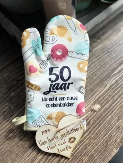 Merkloos Ovenhandschoen Met De Tekst `50 Jaar Nu Echt Een Ouwe Koekenbakker.`+ Hartje Liefs / 50 Jaar / Abraham / Sarah