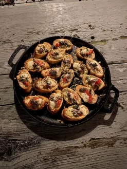 Valhal Outdoor Skillet / Plancha / Koekenpan - Gietijzer - Diameter 35cm, Twee Handvatten, VH35F -Thuis-BBQ 900x1200 21